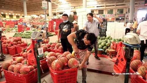 夏令水果热销中 有的价格十分 美丽